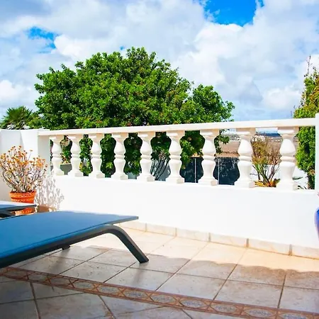 Semesterbostad Guimes Pool House Güime