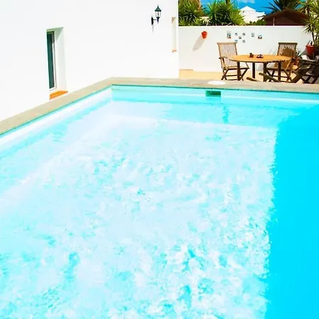 Guimes Pool House Güime
