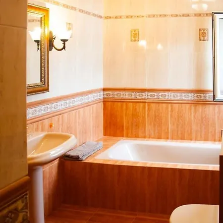 Guimes Pool House * Guime