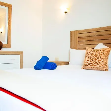 Guimes Pool House Guime