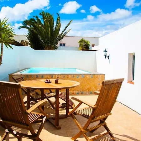 Guimes Pool House Holiday home *